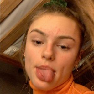 Meet your Posher, Ella